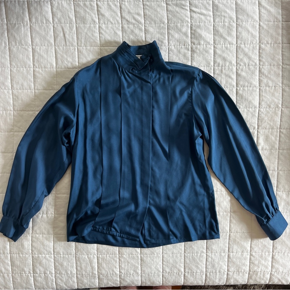 Cricketeer 100% Silk Woman Blue mock-neck Blouse